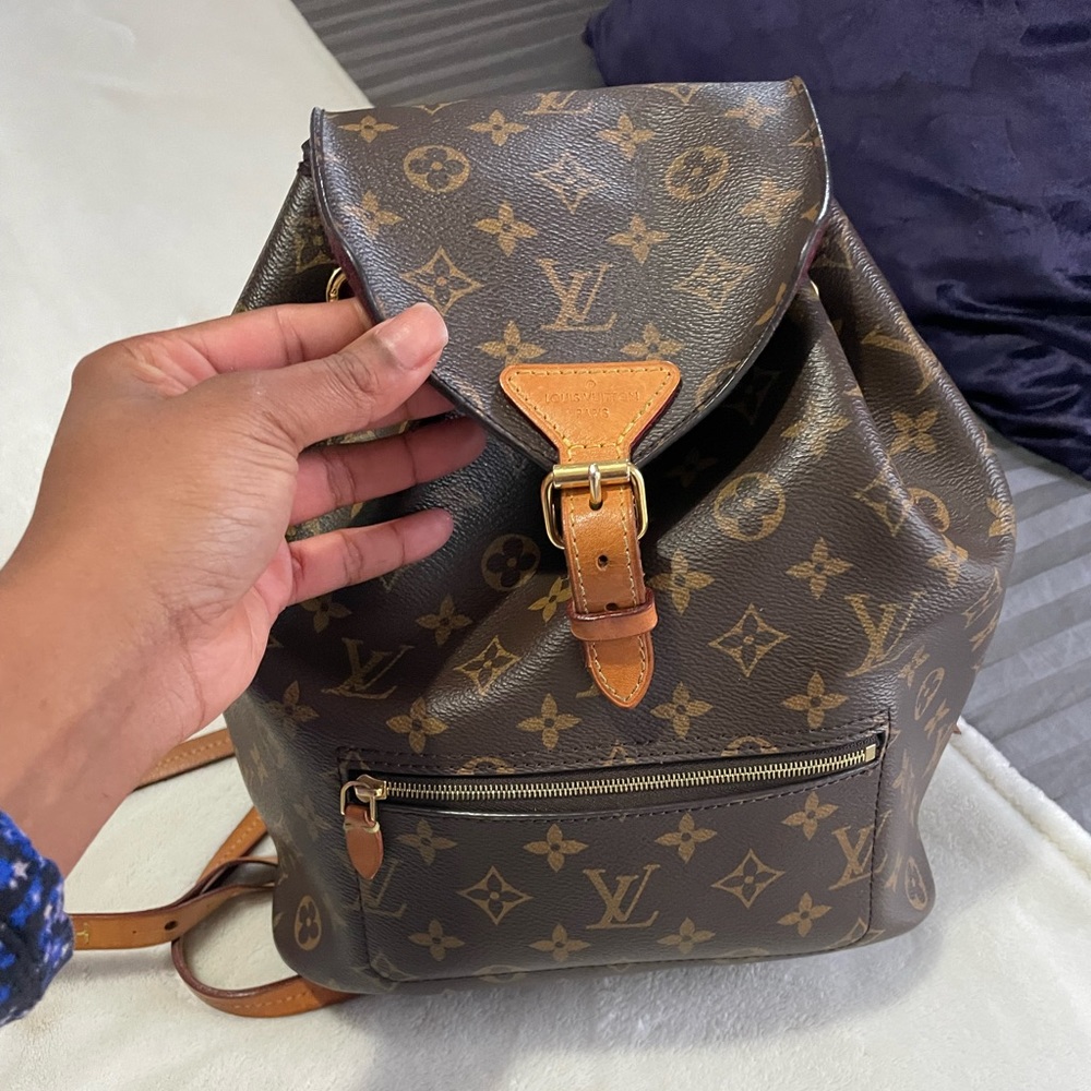 Louis Vuitton brown monogram montsouris backpack in used condition. - Picture 2 of 9
